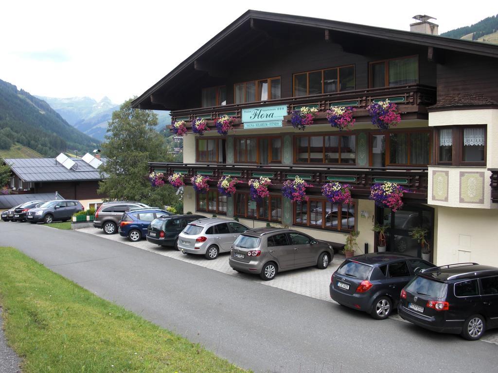 Hotel-Pension Flora ザールバッハ・ヒンターグレム エクステリア 写真
