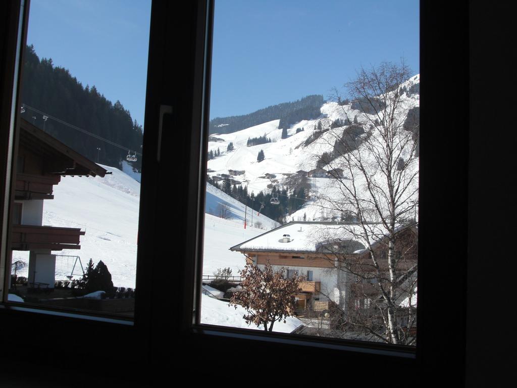 Hotel-Pension Flora ザールバッハ・ヒンターグレム エクステリア 写真