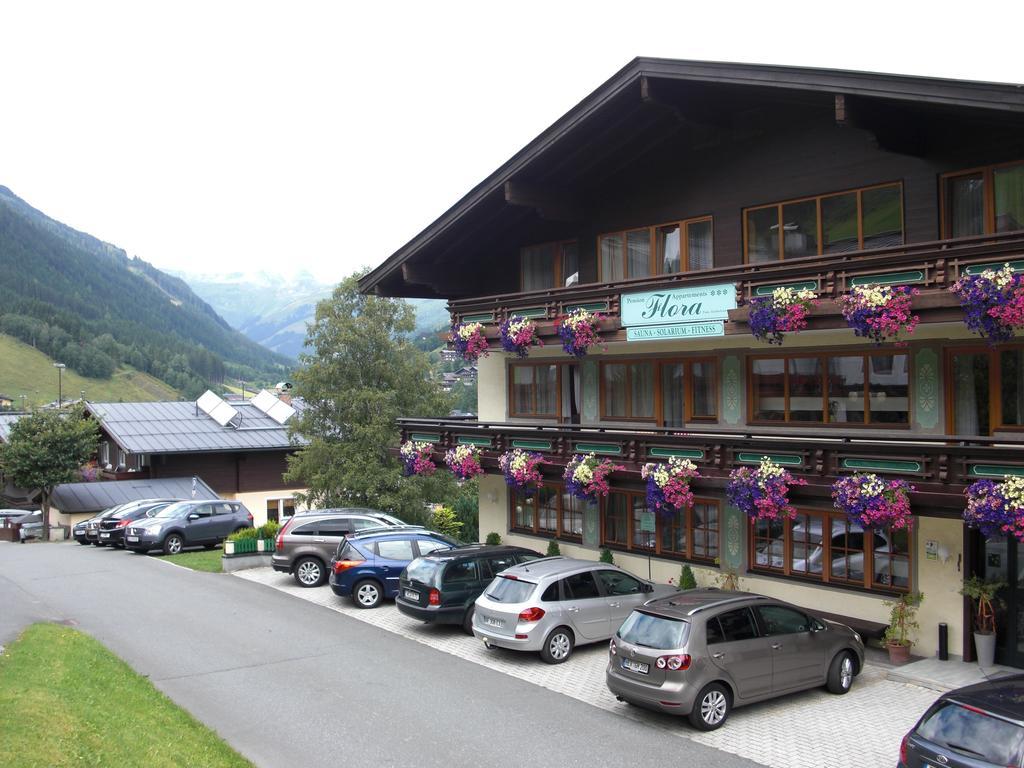 Hotel-Pension Flora ザールバッハ・ヒンターグレム エクステリア 写真