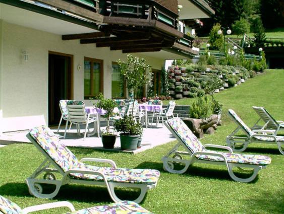 Hotel-Pension Flora ザールバッハ・ヒンターグレム エクステリア 写真