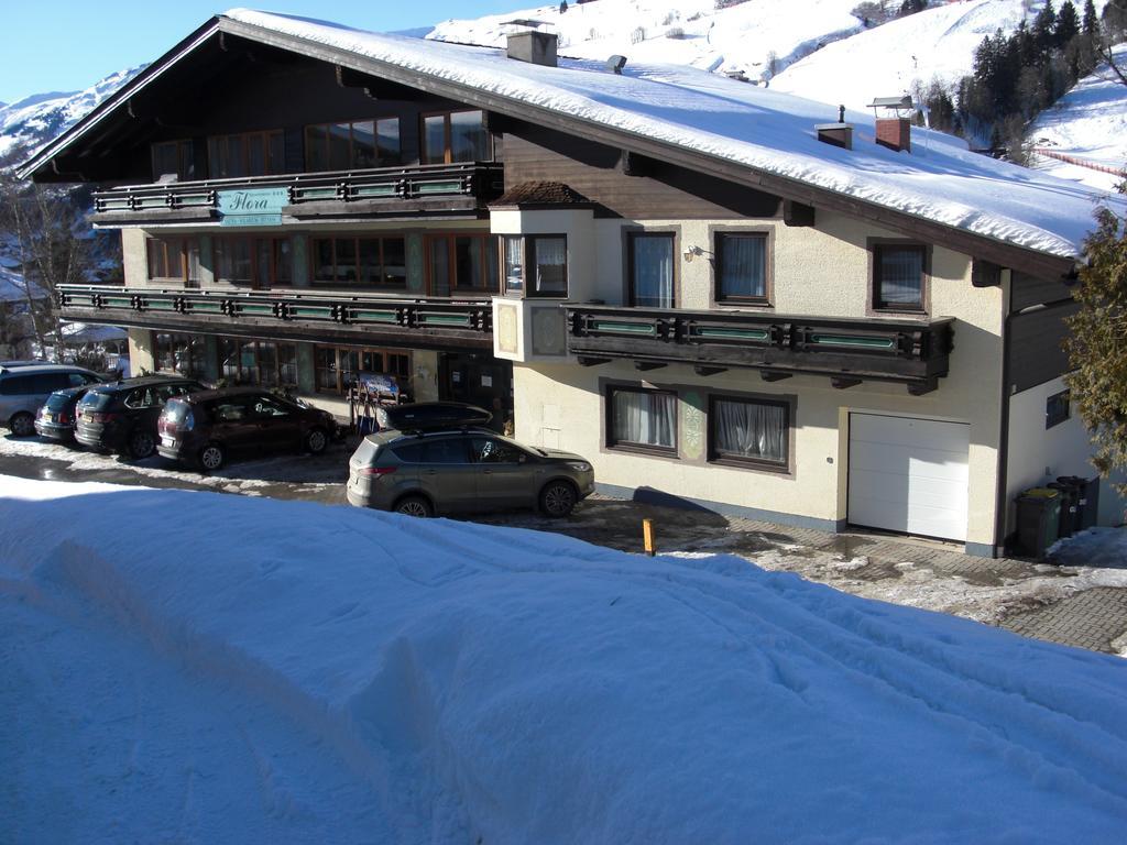 Hotel-Pension Flora ザールバッハ・ヒンターグレム エクステリア 写真