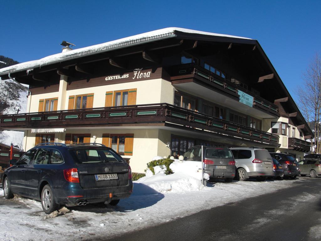 Hotel-Pension Flora ザールバッハ・ヒンターグレム エクステリア 写真